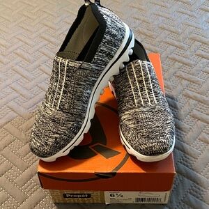 Propet Women's Black and Grey Sneakers,sz 6-1/2M
